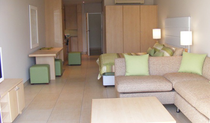 1 Bedroom Self Catering Apartment : Lounge