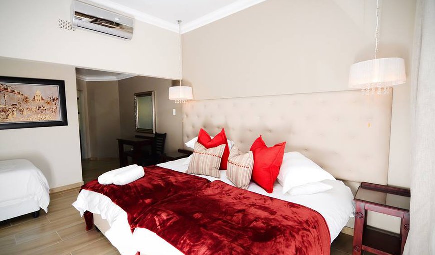 Deluxe Family   2: Deluxe Family 2 - Bedroom with 2 x 3/4 beds, as well as a single bed for a third guest