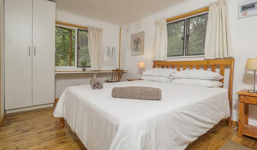 Chalet: Chalet - Main Bedroom with queen size bed and adjoining bathroom.