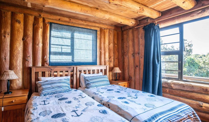 Spinning Reel Standard Log Chalets: Bed