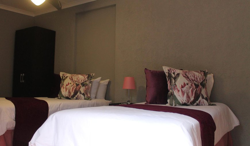 Twin Room: Twin Room - Bedroom
