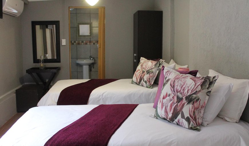 Twin Room: Twin Room - Bedroom