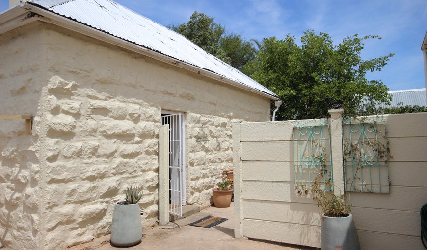 Spekboom: Outside view of Cottage