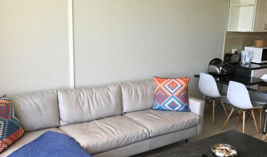 2 Bedroom Self Catering Apartment : Unit Lounge