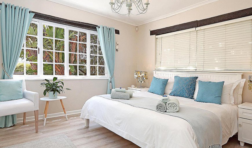 Hout Bay Beach Cottage: Main Bedroom