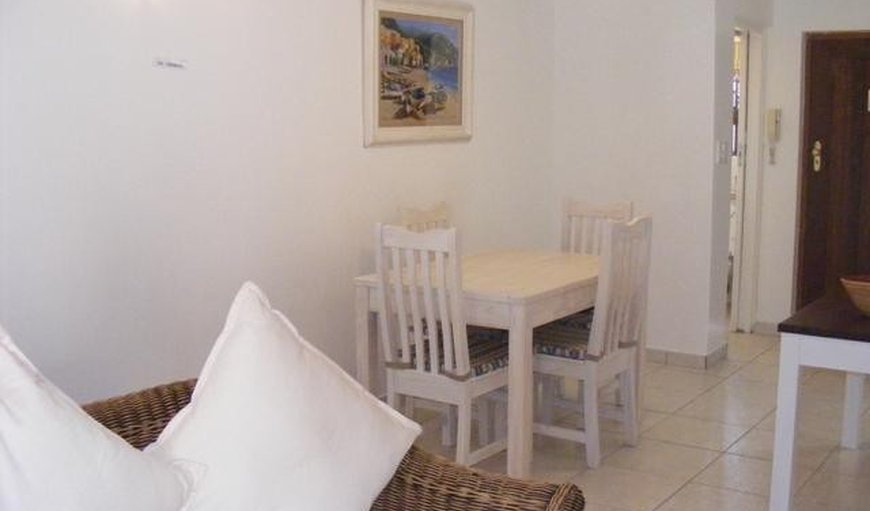 2 Bedroom Self Catering Apartment : Dining Area