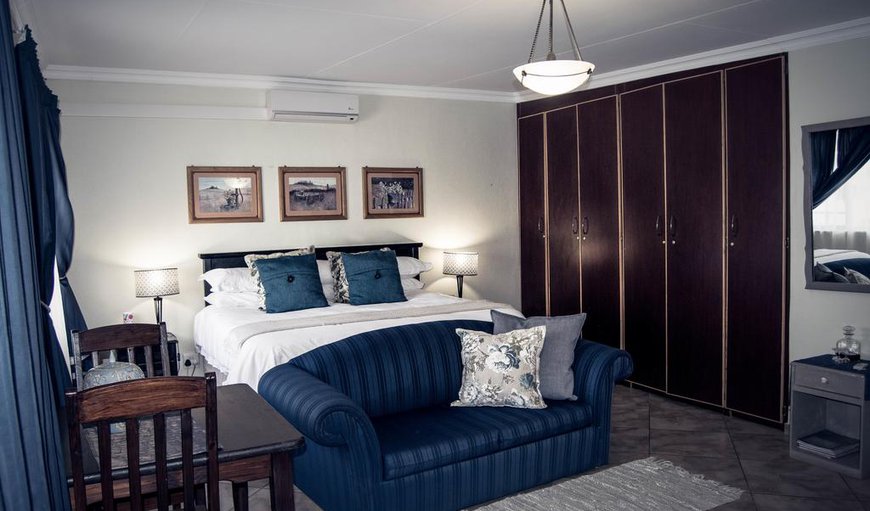 Comfort Double/Twin: Family Room - The room has a king size bed and a sleeper couch for children under 14, as well as a TV with DSTV and an en-suite bathroom with a shower and bath.