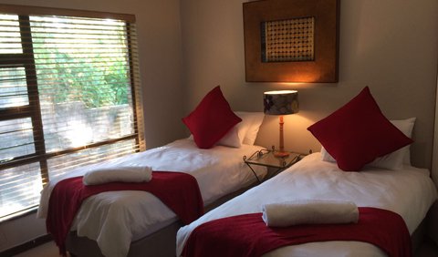 Twin Room: Twin Room