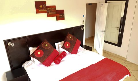 Al Roja Suite: Bed