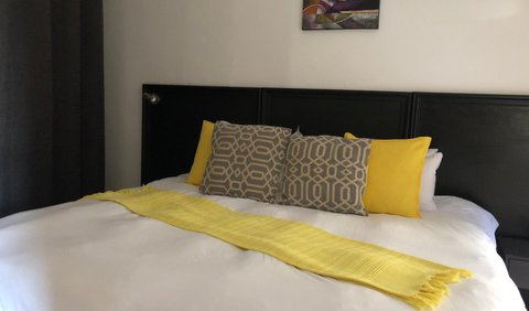 Amarillo Suite: Bed