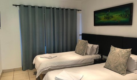 Morado Suite: Bed