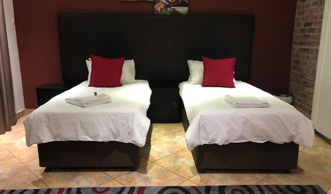 Granate Suite: Bed