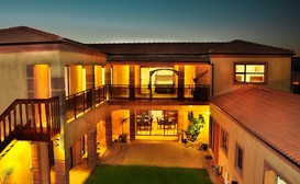 Me Casa Guest House image