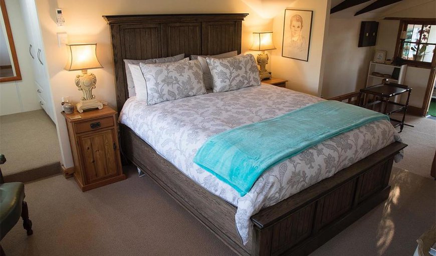 Luxury Queen Suite Room 2: Suite 4 bedroom with queen size bed.