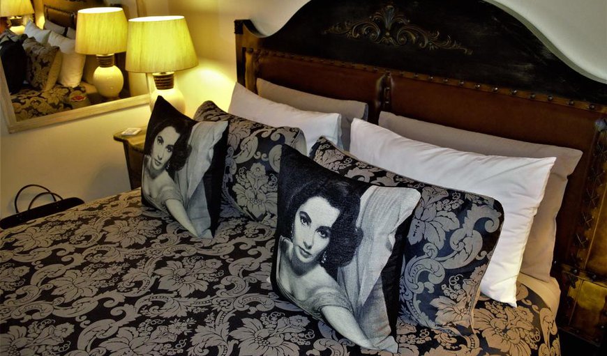 Luxury Suite 1: Suite 1 bedroom with queen size bed.