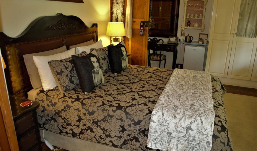 Luxury Suite 1: Suite 1 bedroom with queen size bed.
