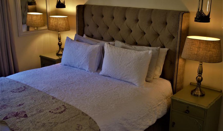 Self-Catering Luxury Cottage: Luxury self catering cottage main bedroom with queen size bed.