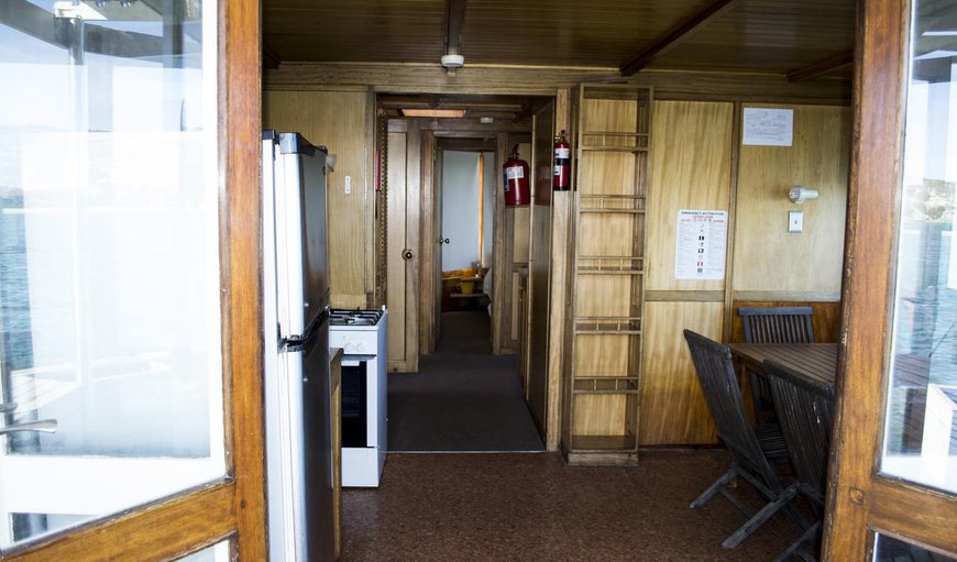 Larus House Boat Max 6 sleeper: Interior