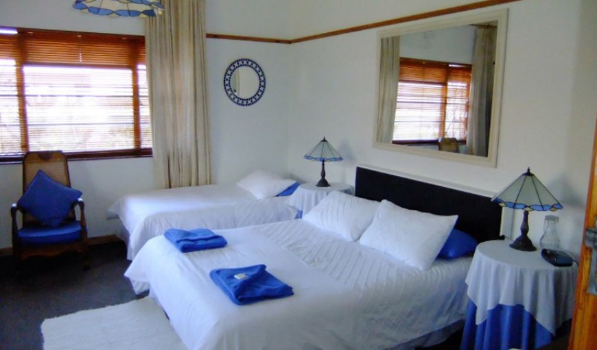 Double room with 2 x 3/4 beds and en-suite shower: Double Room with En-Suite Bath / Shower