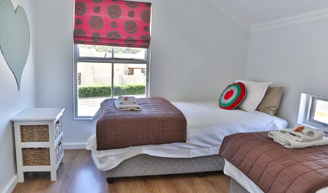 Self-catering unit (5 sleeper): Self-catering apartment. Bedroom with 2 single beds
