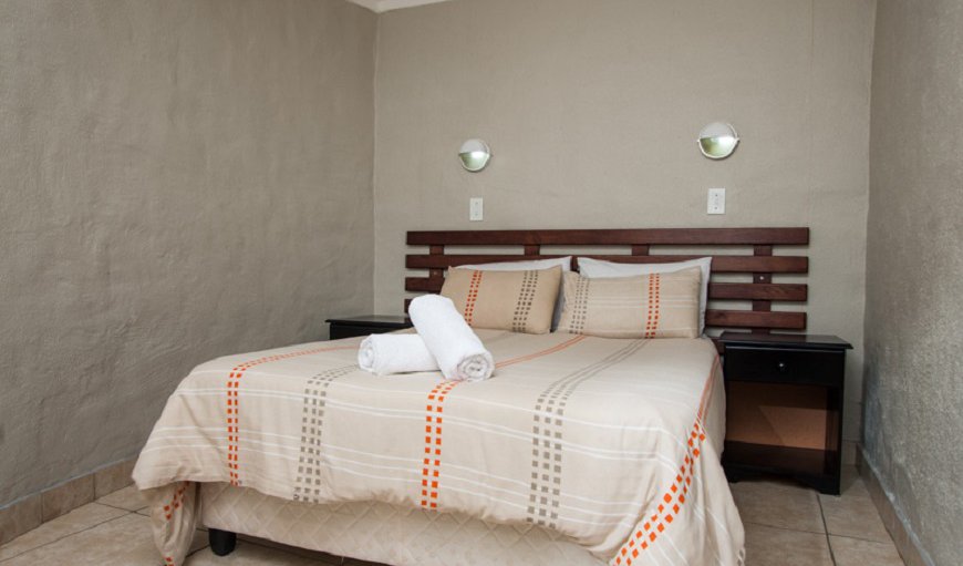 4 Sleeper Rondavel: 4 Sleeper Rondavel (Upgraded) - Bedroom
