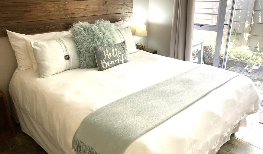 Indigo Room: Log Inn Bed