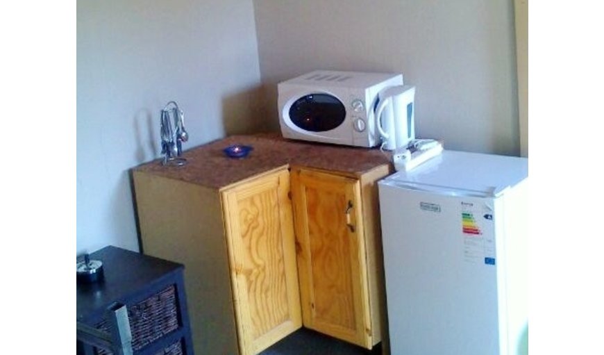 Nordan Units: Nordan Units - There is a fridge, microwave, kettle and crockery in the kitchenette.