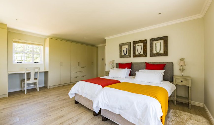 Shiraz Cottage - The first bedroom is furnished with a double bed that can be converted into two twin beds. Shiraz Cottage - The first bedroom is furnished with a double bed that can be converted into two twin beds.