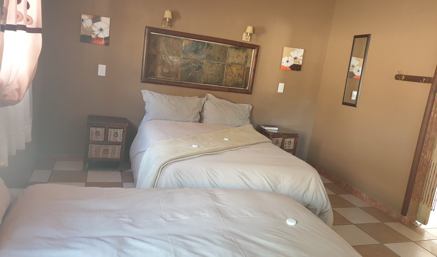 Deluxe Double (Double & Single bed): Unit Interior