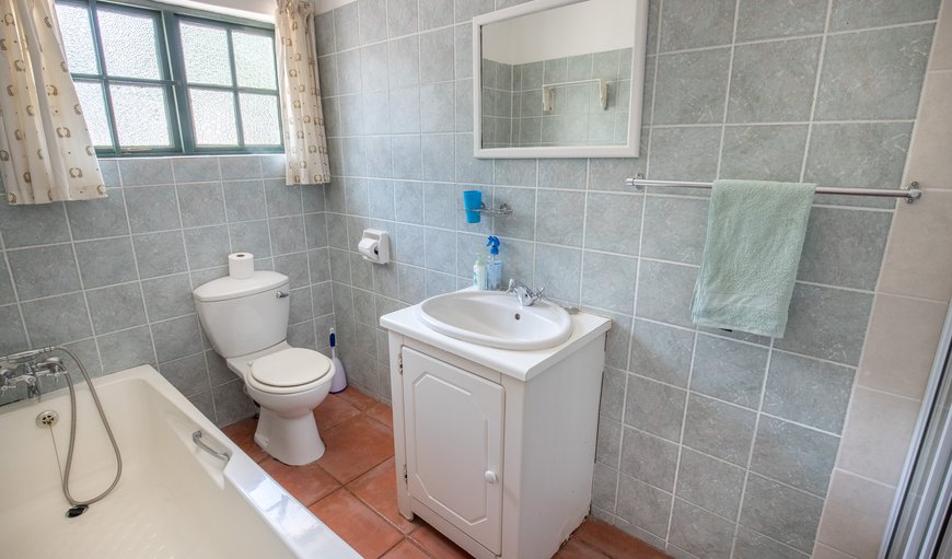 Self Catering Apartment: bathroom apartment