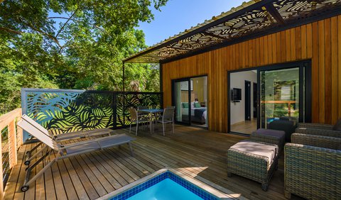 Two Bedroom Riverview Cabin with Splash pool: Exterior
