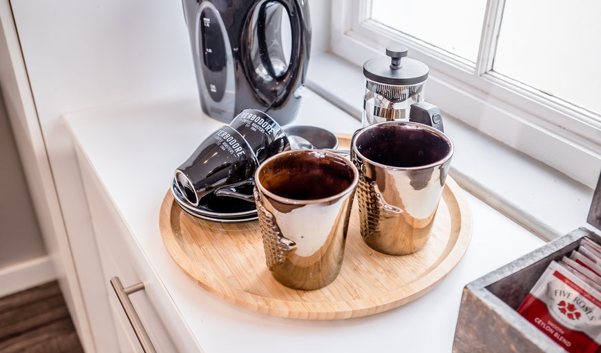 Standard Petit / Sauvignon Blanc: Coffee and Tea Station