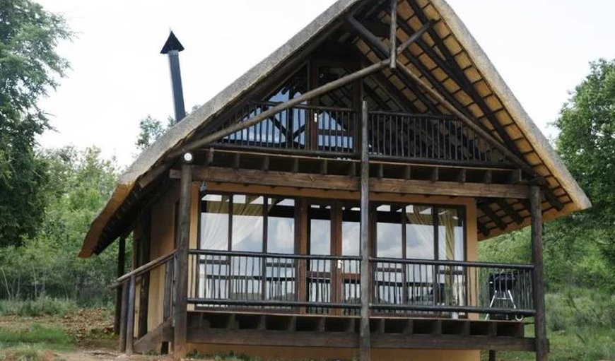 Self Catering Thatched roof Chalets: Accommodations Exterior