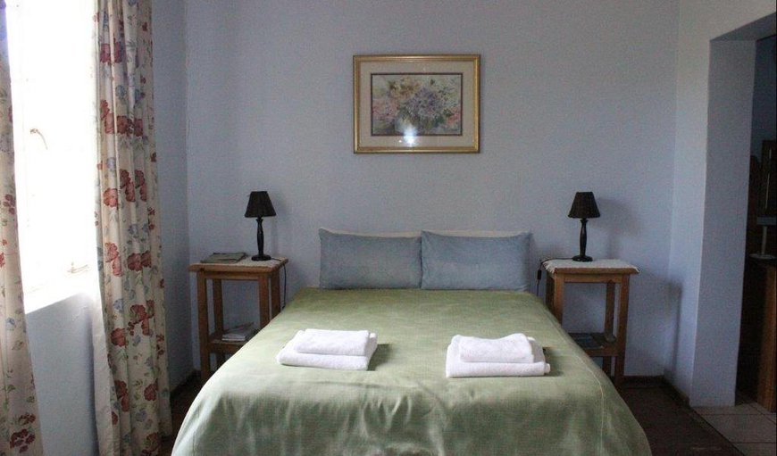 This beautiful room contains a double bed, an en-suite bathroom, and a garden view. Communal kitchen
This beautiful room contains a double bed, an en-suite bathroom, and a garden view. Communal kitchen