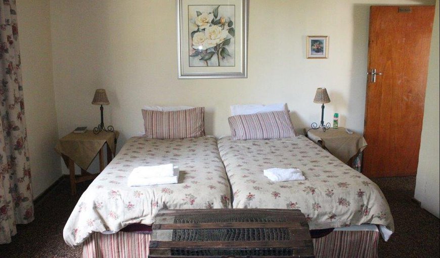 Rose : This beautifully decorated room contains 2 single beds and an en-suite bathroom. Communal kitchen

