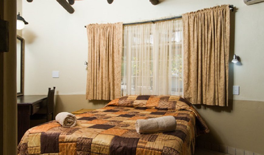 4-6 Sleeper Rondavel 3* (dbl & twin rms): 4 Sleeper Rondavel 3 star (dbl and twin rooms) - Double Room