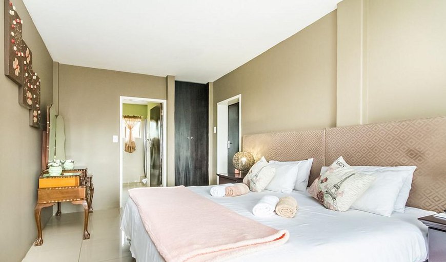 Ensuite Room with Swimming Pool: En Suite Room