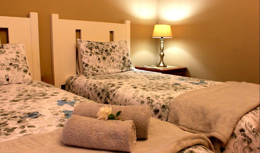 [5] Single beds en-suite: Twin En-Suite Room