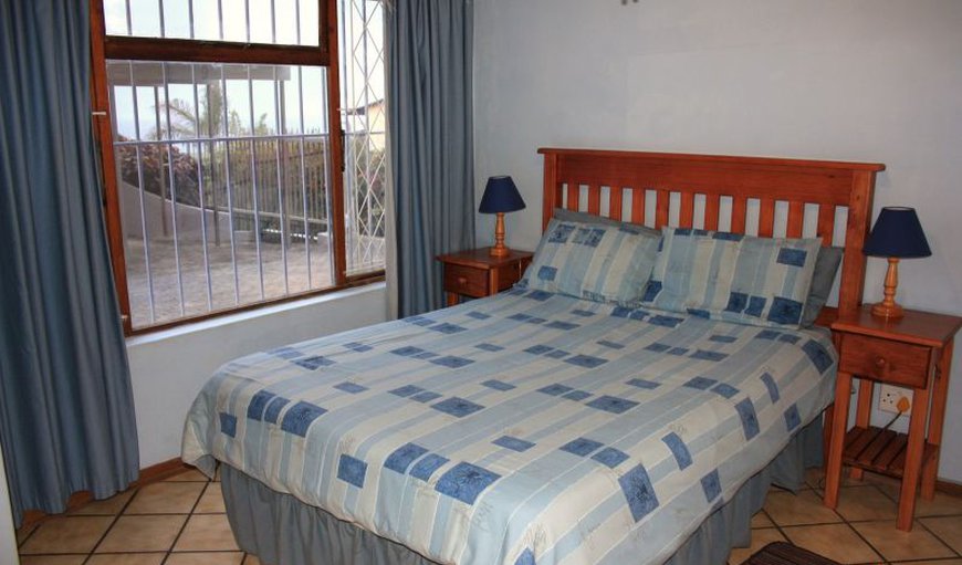 Unit 9 (3 bedroom, 6-8 sleeper self catering apartment): Main Bedroom with double bed 