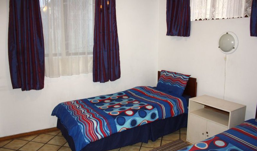 Unit 9 (3 bedroom, 6-8 sleeper self catering apartment): Bedroom 2 with Twin Beds 