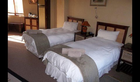 Deluxe Twin Room: Deluxe Twin Room with twin singles.