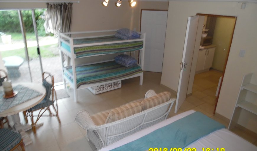 Ultra Marine Room: Ultra Marine Bachelor unit on ground floor. Sliding door to patio and private garden