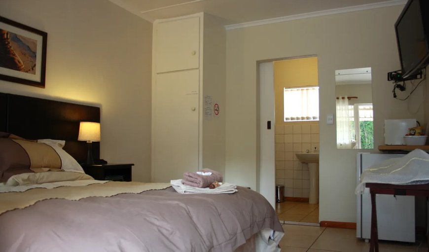 Double Room: Double Room - Each en-suite bedroom is comfortably furnished with a double bed, a TV with DSTV, tea and coffee making facilities, a bar fridge and a microwave.
