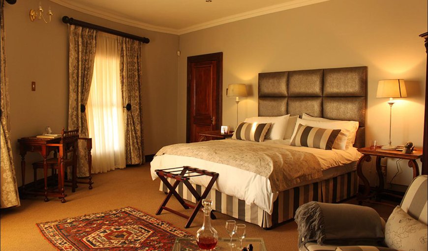 Luxury Rooms: Luxury Rooms - Bedroom with a king size bed