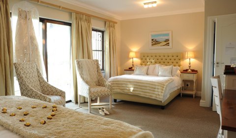 Luxury Family Room: Bed