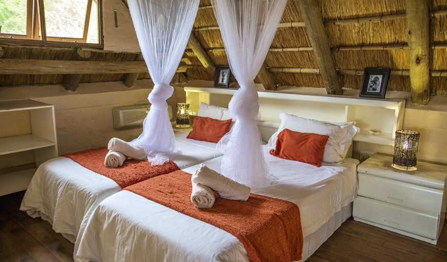 River House: Bedroom with Twin Beds