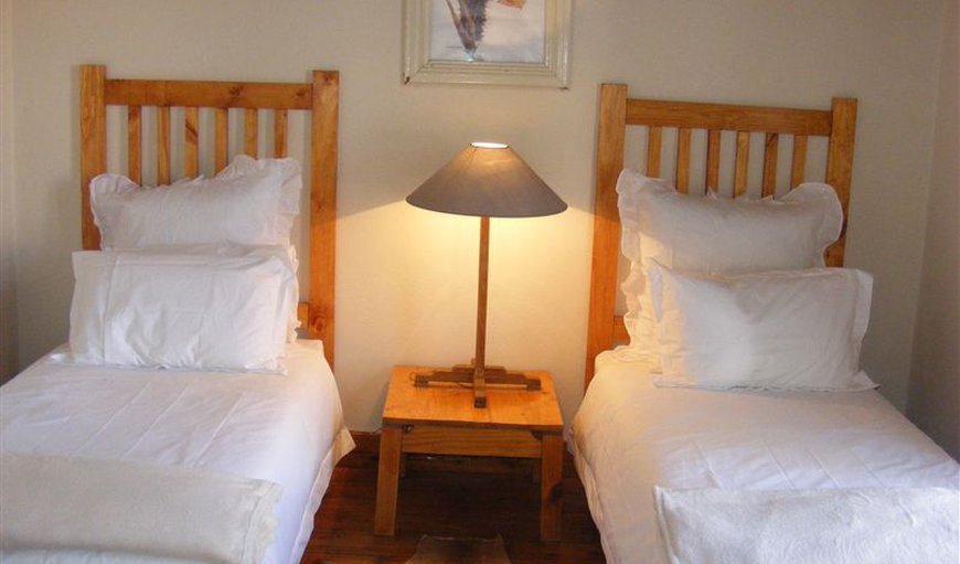 Self catering 2 bedroom Cottage: Pepper Tree Cottage bedroom with twin single beds.