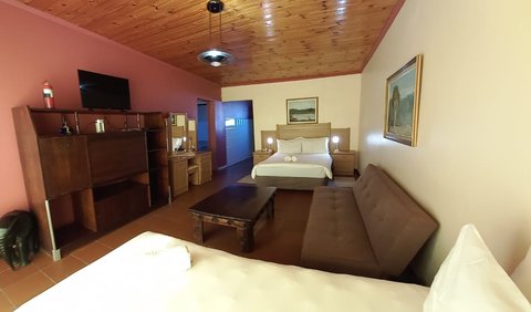 Unit No 2: #2 LOUNGE