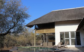 Leeus Villa image