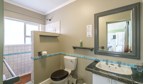 VILLAGE ROOM: Village Bathroom